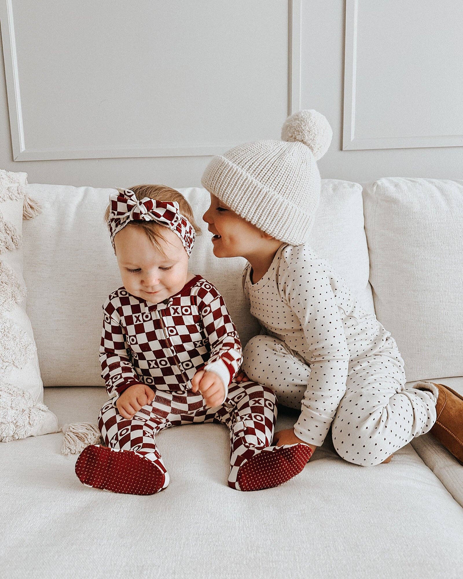 L'ovedbaby - Organic 2 Way Zipper Footie || Crimson XO Checker