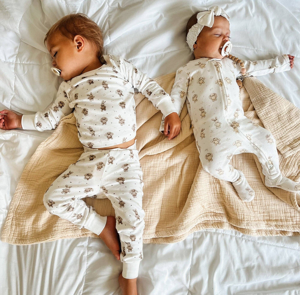 L'ovedbaby - Organic 2 Way Zipper Footie || Bunny Biscuit