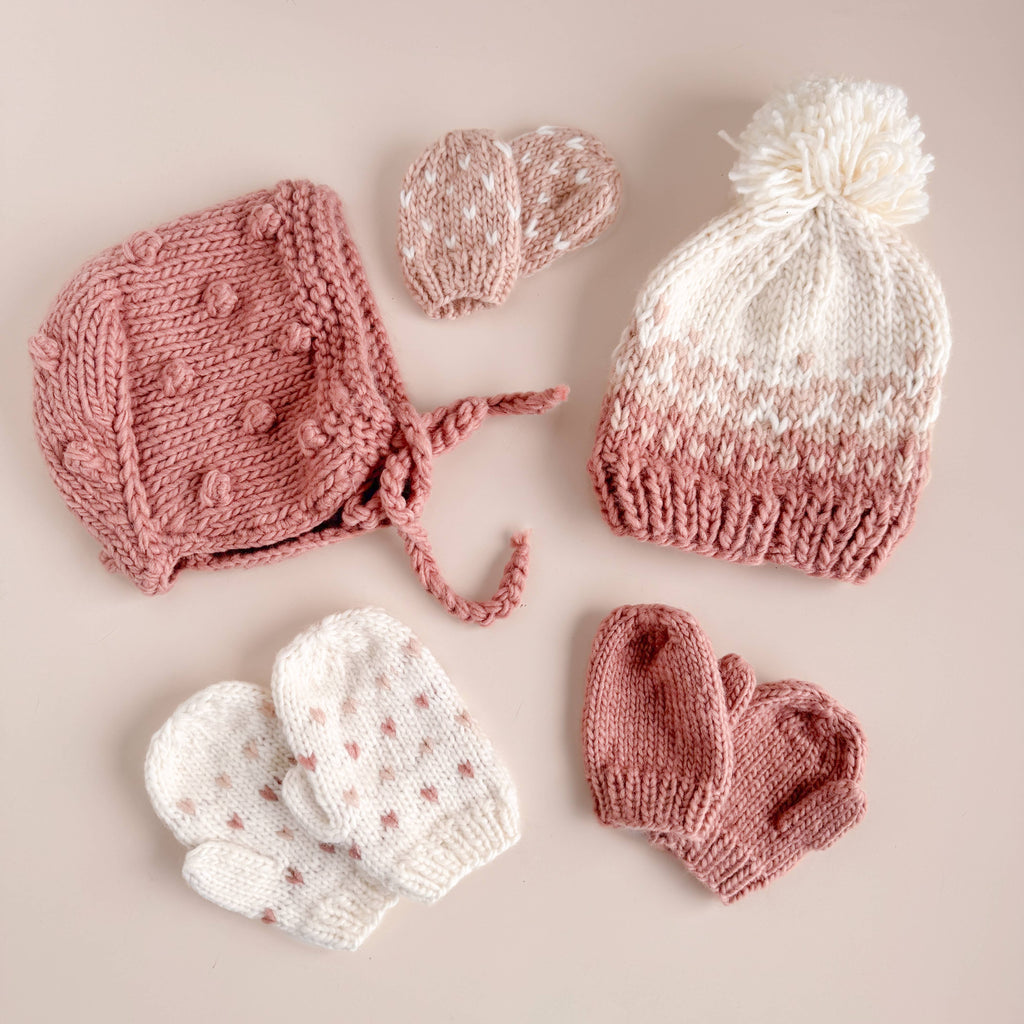 The Blueberry Hill - Classic Mittens || Rose